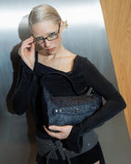 Embossed Rosy cuff bag - Blue Noir